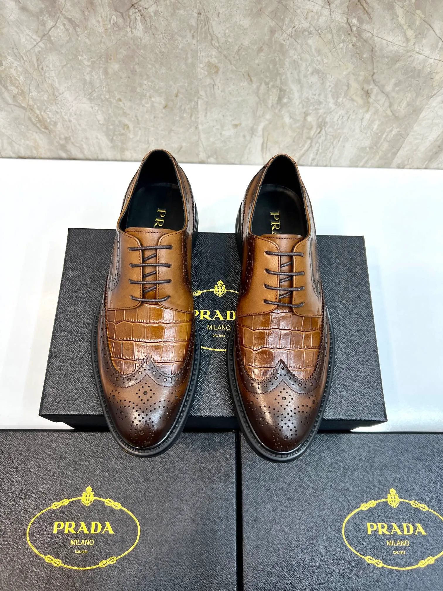 Original order quality: P580 Brand: PRADA (Prada) Standard code: Men's size 38/44 (45 can be customized) Grade: Same style as the official website High-quality men's shoes Material: Original cowhide Water-dyed cowhide lining Rubber outsole Style categories: Men's fashionable formal leather shoes Slip-on men's shoes series Young fashion European and American trends British style Top luxury Color: Actual picture